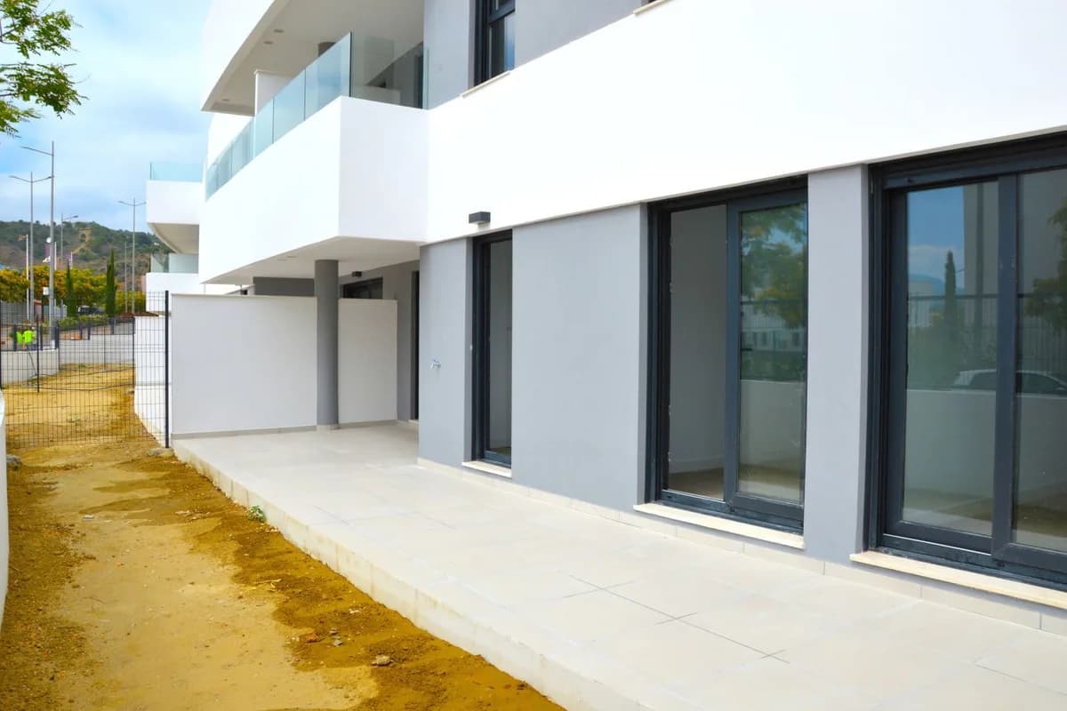 2 Bedroom Ground Floor Apartment for Sale in Estepona, Málaga - Image 3
