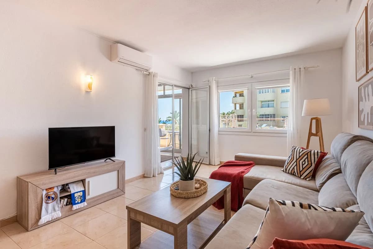 1 Bedroom Middle Floor Apartment for Sale in Estepona, Málaga - Image 6