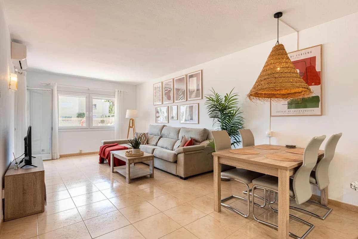 1 Bedroom Middle Floor Apartment for Sale in Estepona, Málaga - Image 7