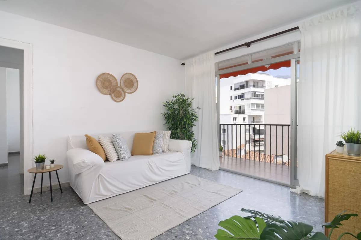 2 Bedroom Top Floor Apartment for Sale in Marbella, Málaga - Image 2