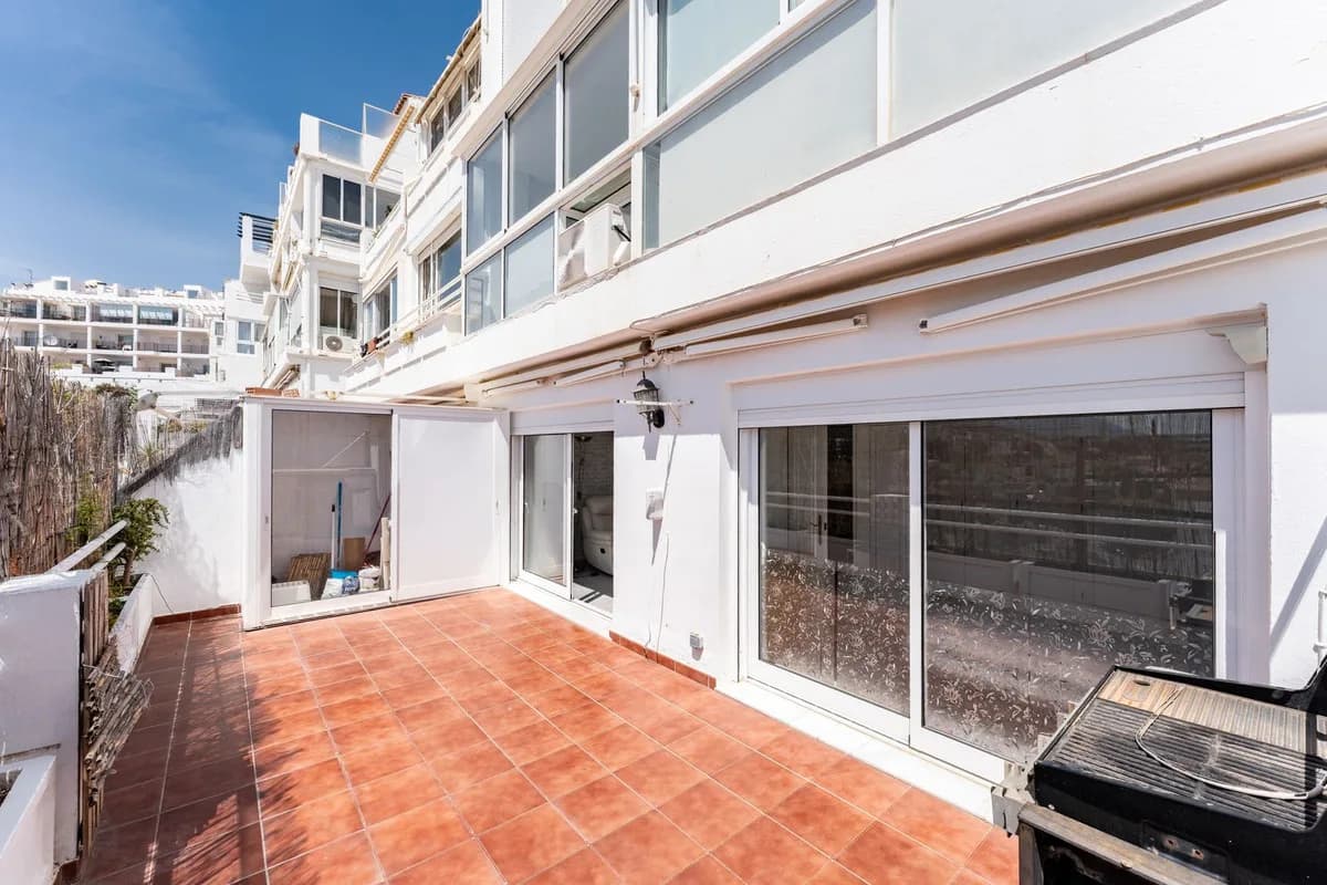 2 Bedroom Middle Floor Apartment for Sale in Riviera del Sol, Málaga - Image 6