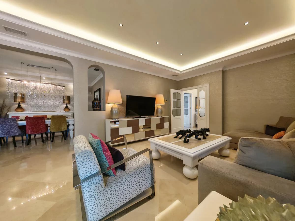 4 Bedroom Detached Villa for Sale in Elviria, Málaga - Image 5