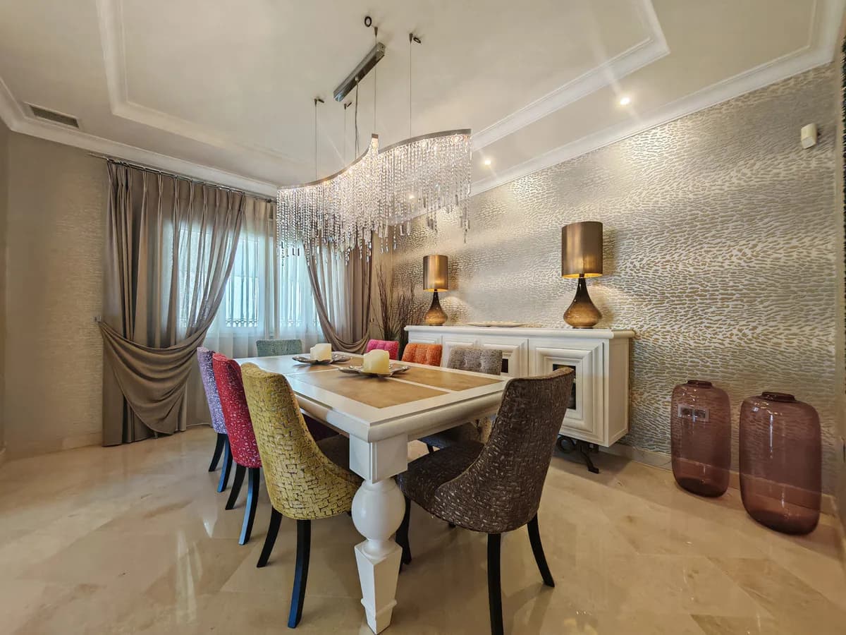 4 Bedroom Detached Villa for Sale in Elviria, Málaga - Image 6