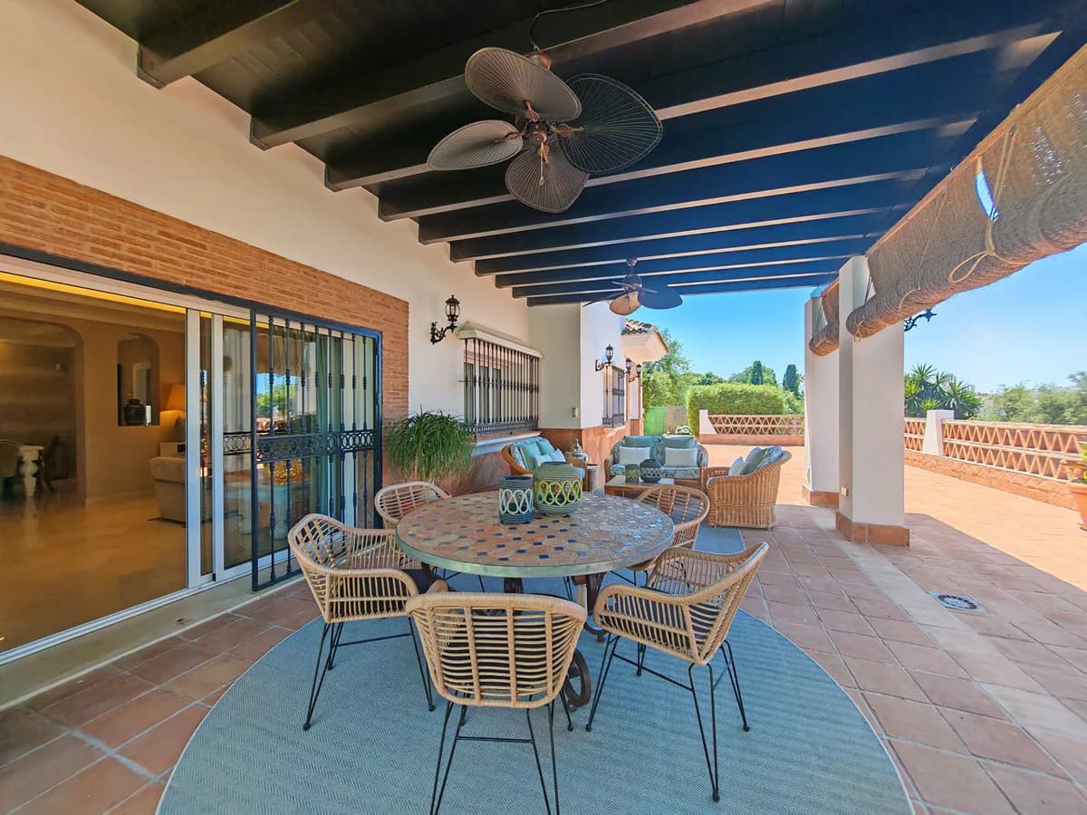 4 Bedroom Detached Villa for Sale in Elviria, Málaga - Image 9