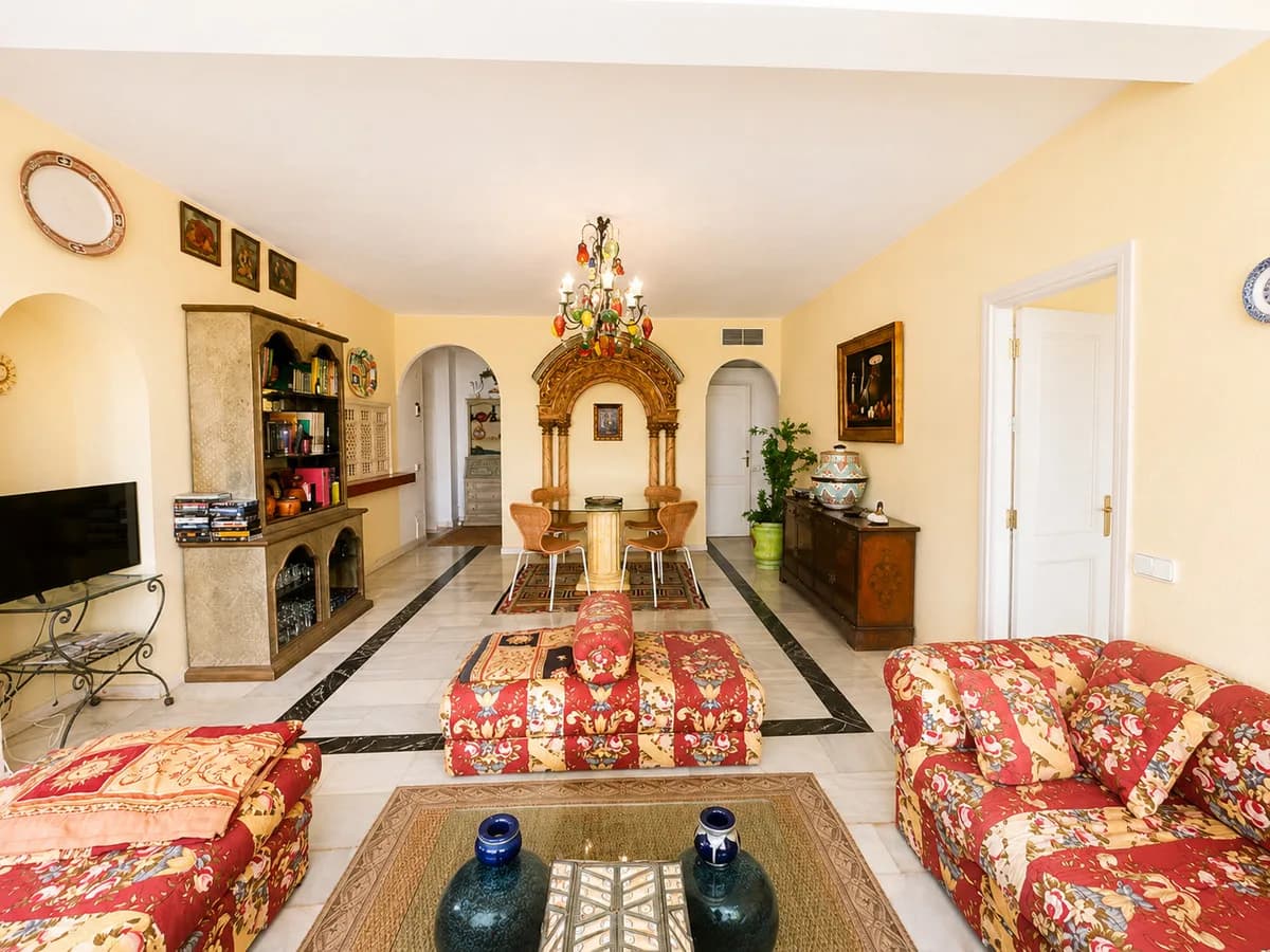 2 Bedroom Ground Floor Apartment for Sale in Puerto Banús, Málaga - Image 9