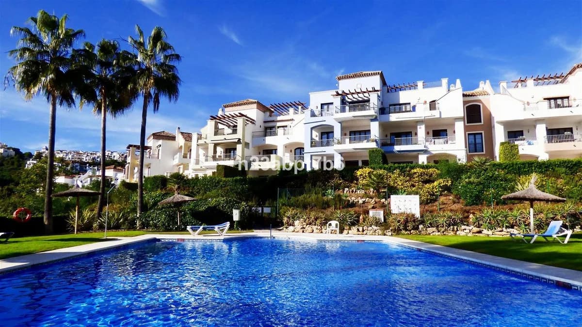 3 Bedroom Middle Floor Apartment for Sale in Los Arqueros, Málaga