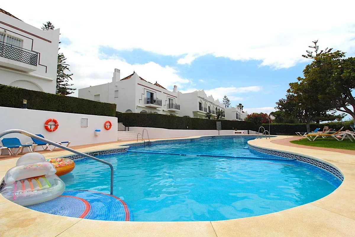 4 Bedroom Semi-Detached House for Sale in Aloha, Málaga
