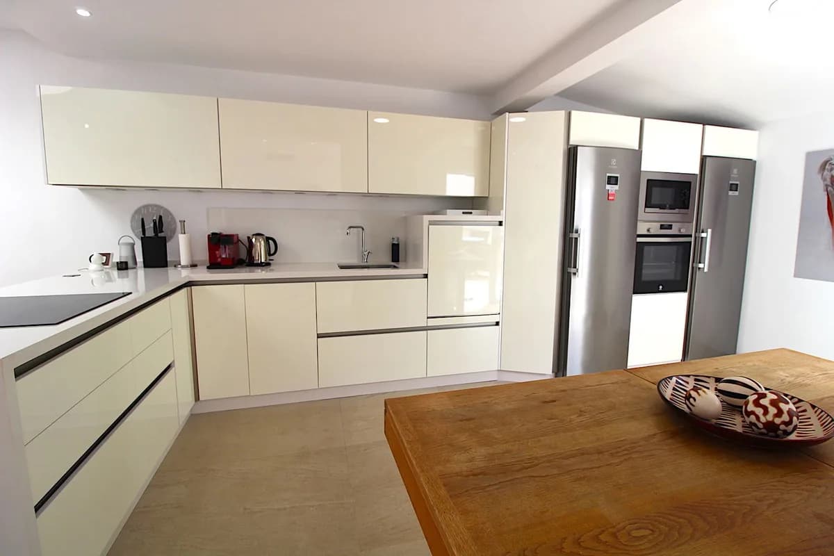 4 Bedroom Semi-Detached House for Sale in Aloha, Málaga - Image 9
