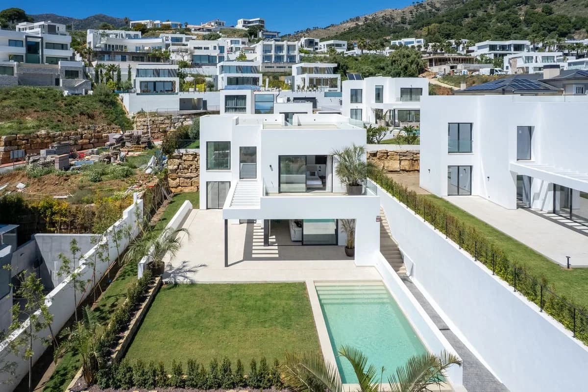 4 Bedroom Detached Villa for Sale in Mijas, Málaga
