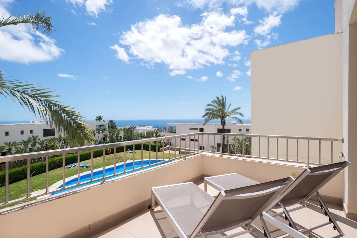 3 Bedroom Middle Floor Apartment for Sale in Altos de los Monteros, Málaga - Image 4