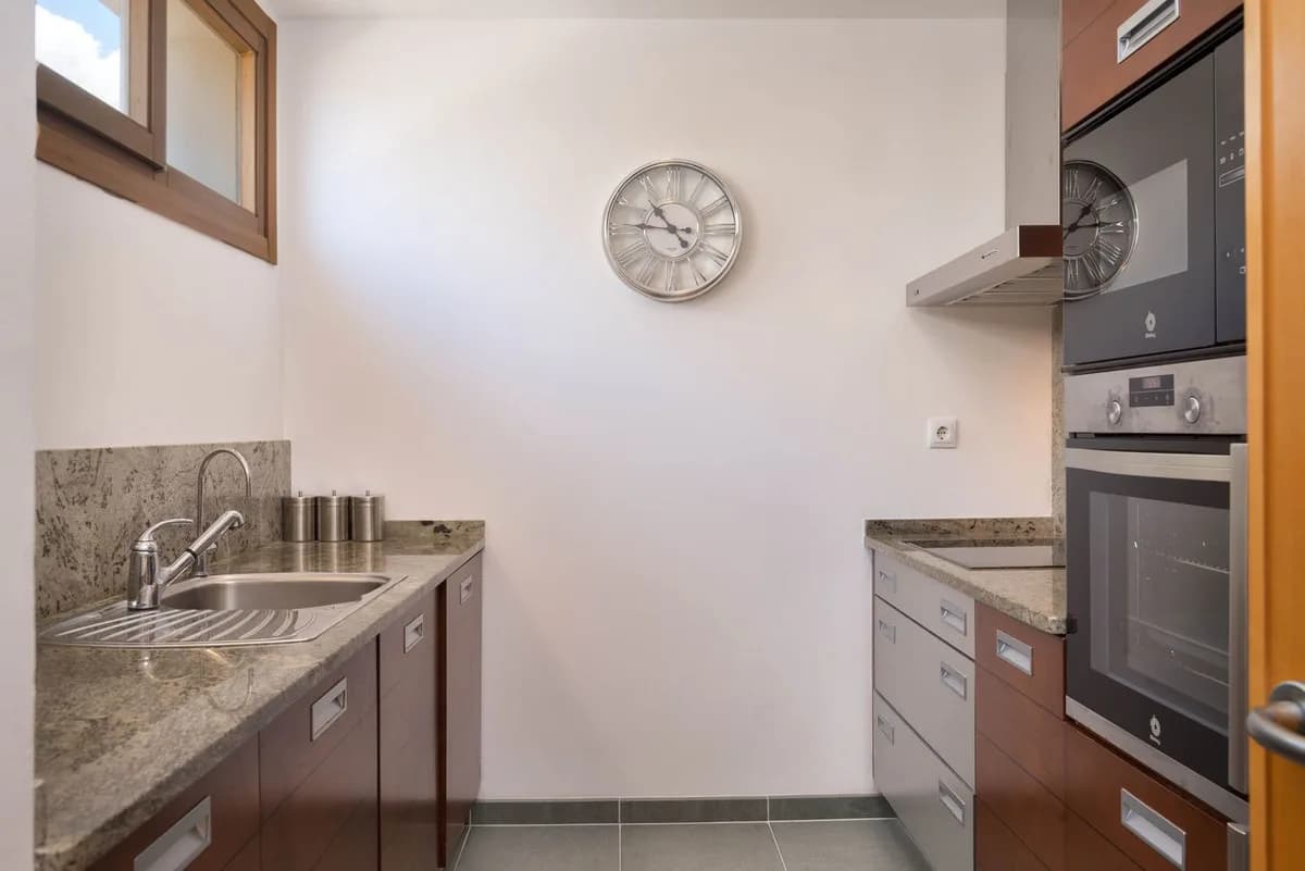 3 Bedroom Middle Floor Apartment for Sale in Altos de los Monteros, Málaga - Image 9