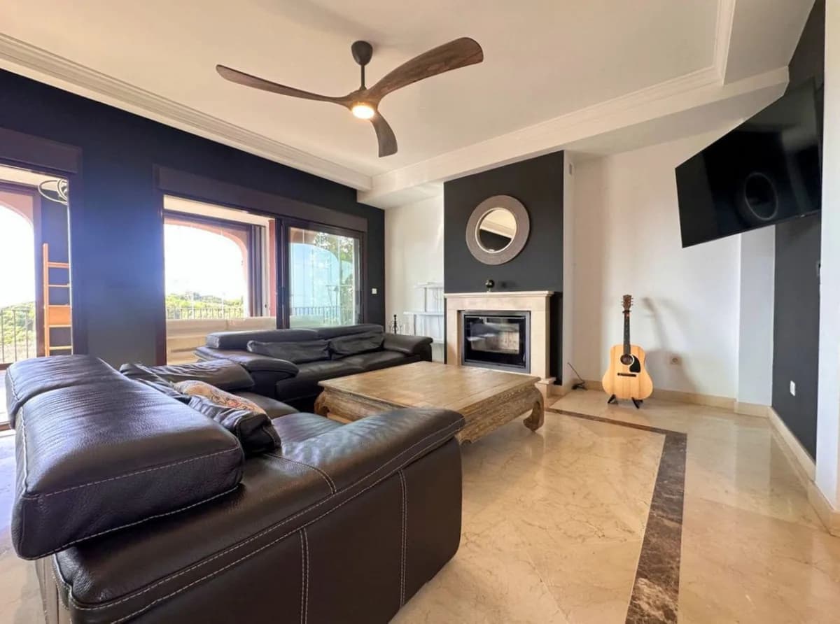 5 Bedroom Semi-Detached House for Sale in Estepona, Málaga - Image 8