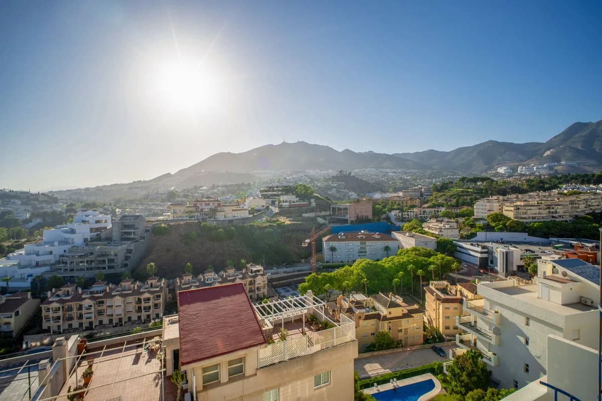 2 Bedroom Penthouse for Sale in Torrequebrada, Málaga - Image 2