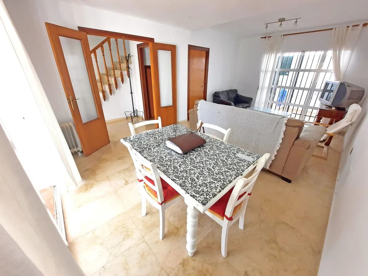 4 Bedroom Townhouse for Sale in Las Lagunas, Málaga - Image 6