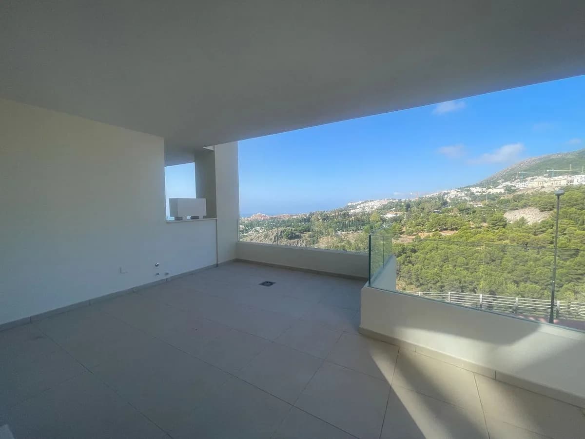 2 Bedroom Ground Floor Apartment for Sale in Benalmadena, Málaga - Image 5