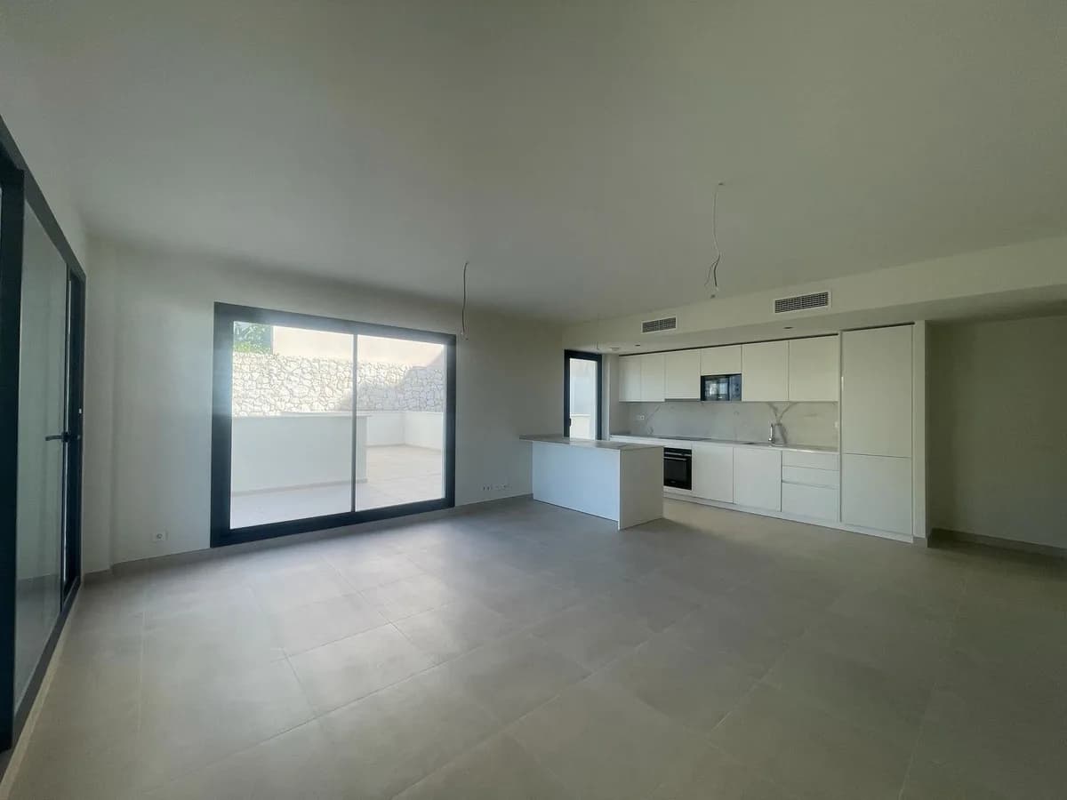 2 Bedroom Ground Floor Apartment for Sale in Benalmadena, Málaga - Image 8