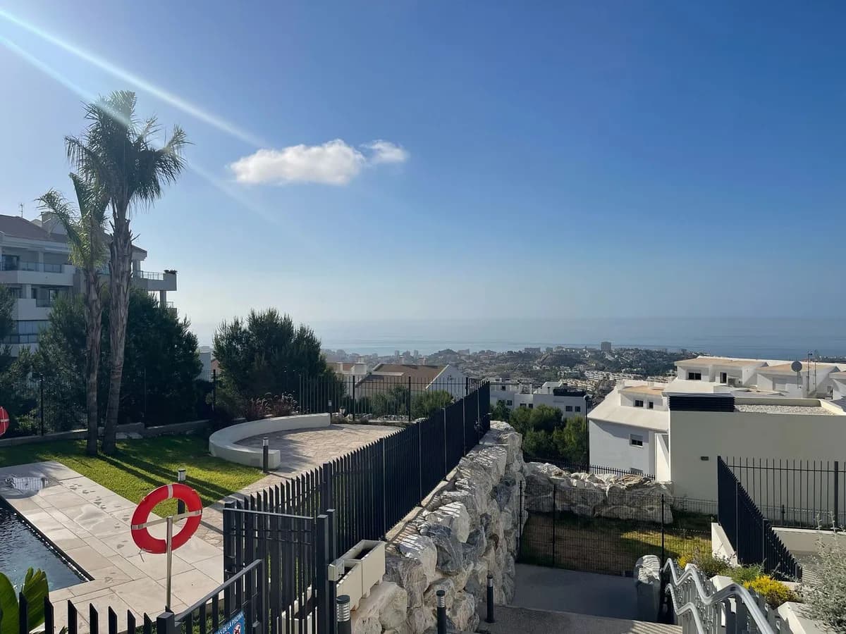 3 Bedroom Top Floor Apartment for Sale in Benalmadena, Málaga - Image 3