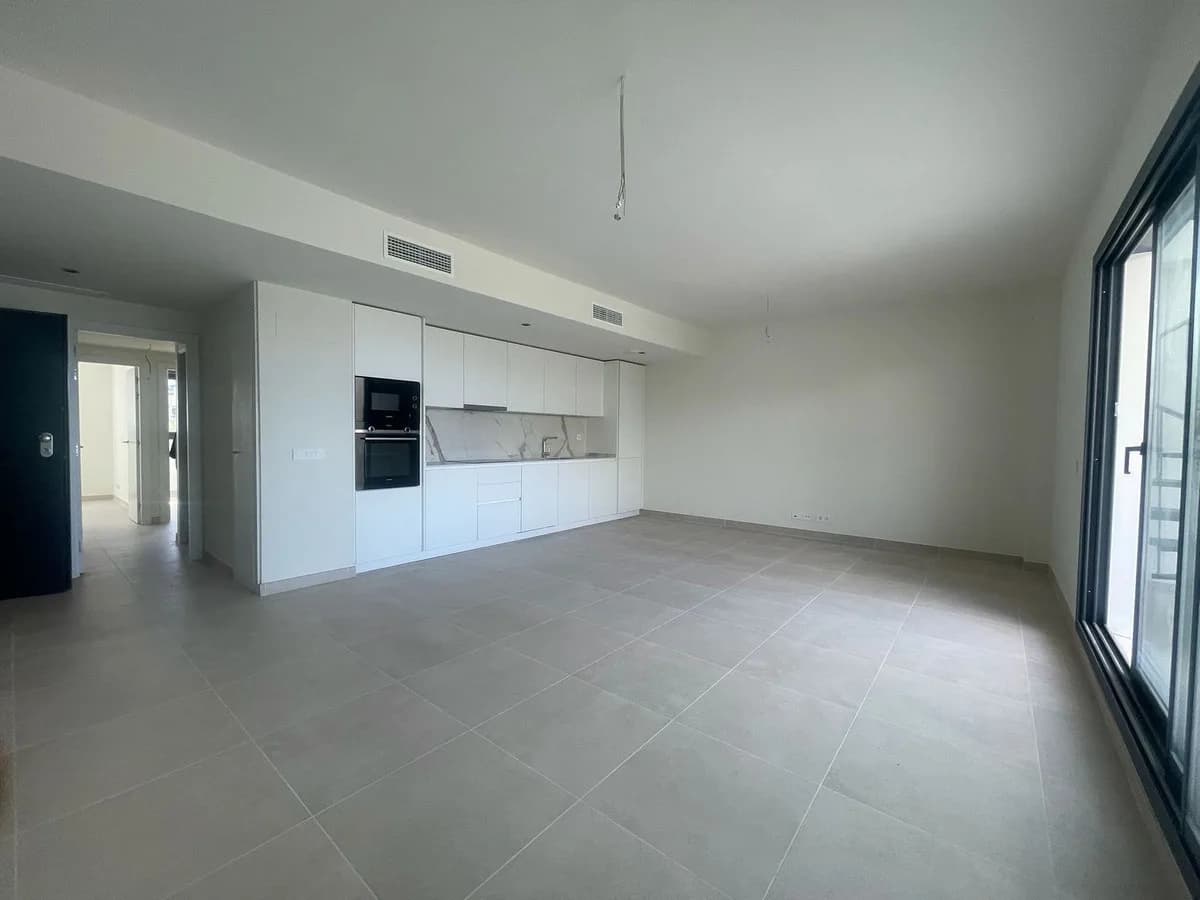 3 Bedroom Top Floor Apartment for Sale in Benalmadena, Málaga - Image 6