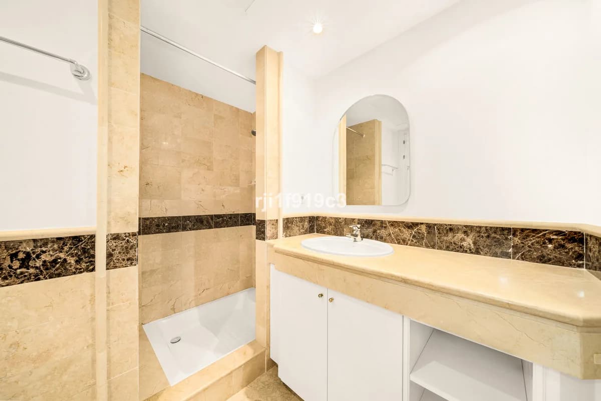 2 Bedroom Ground Floor Apartment for Sale in Elviria, Málaga - Image 8