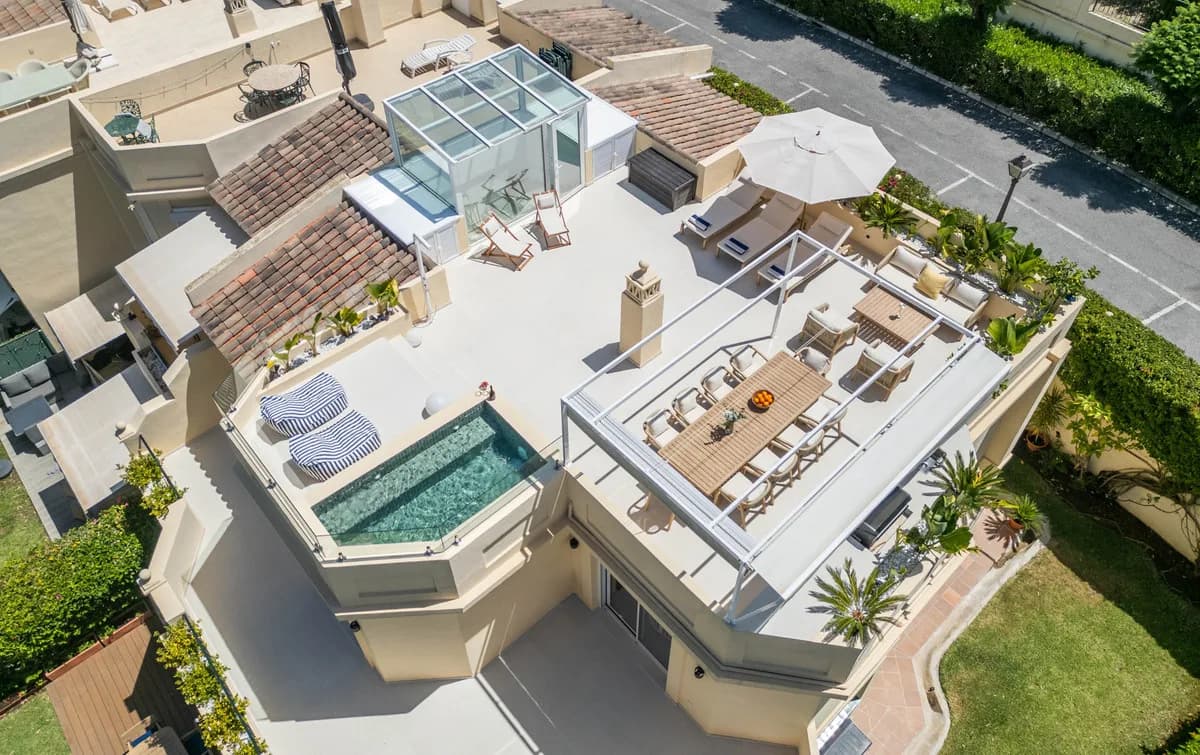 4 Bedroom Semi-Detached House for Sale in Benahavís, Málaga - Image 5
