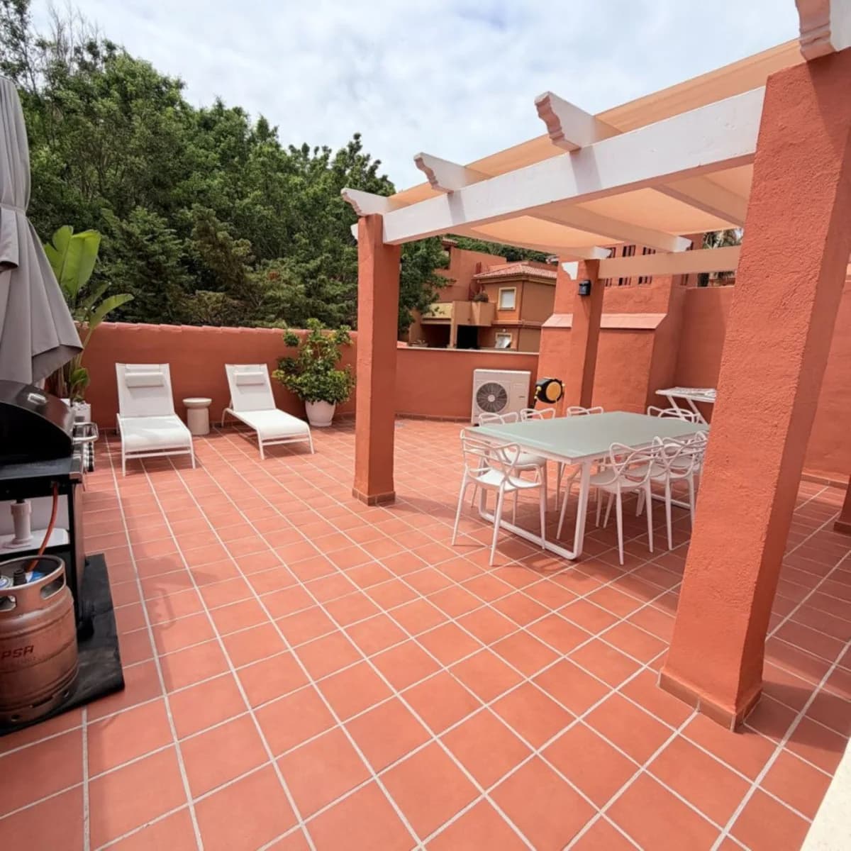 2 Bedroom Penthouse Duplex for Sale in Reserva de Marbella, Málaga - Image 2