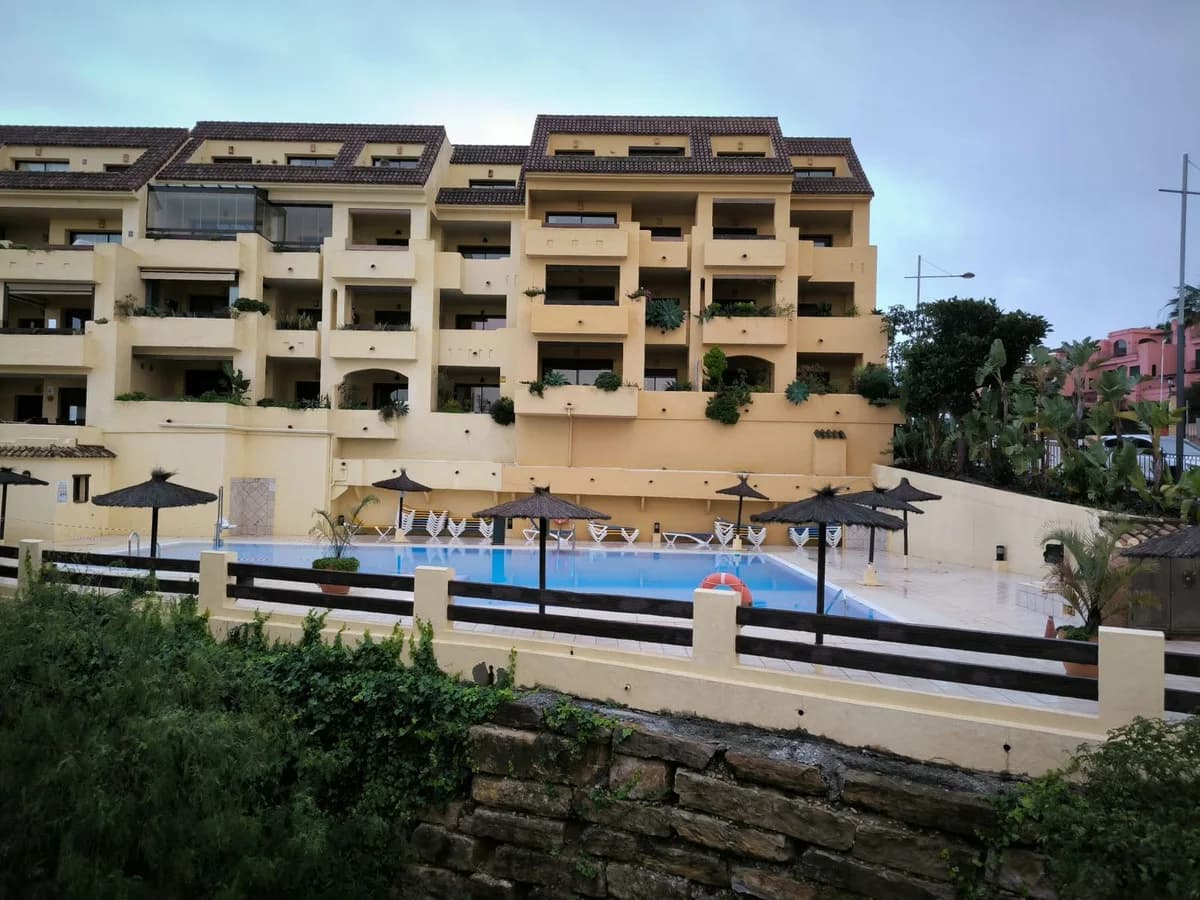 2 Bedroom Middle Floor Apartment for Sale in La Duquesa, Málaga