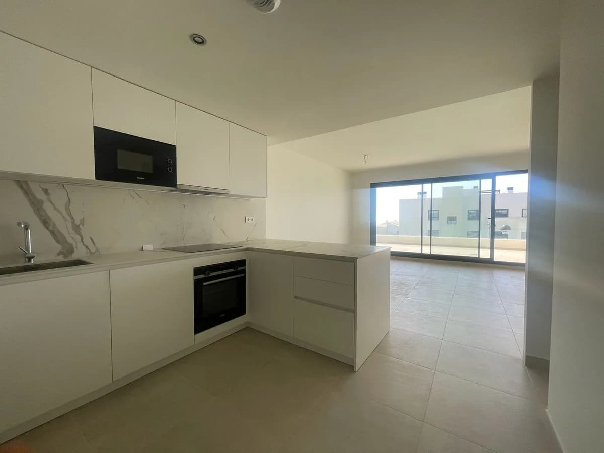 3 Bedroom Ground Floor Apartment for Sale in Benalmadena, Málaga - Image 4