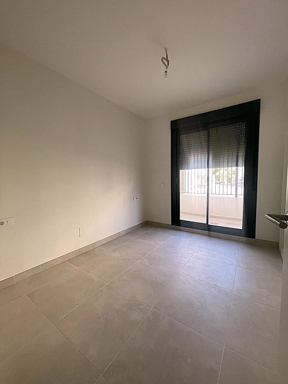 3 Bedroom Ground Floor Apartment for Sale in Benalmadena, Málaga - Image 7