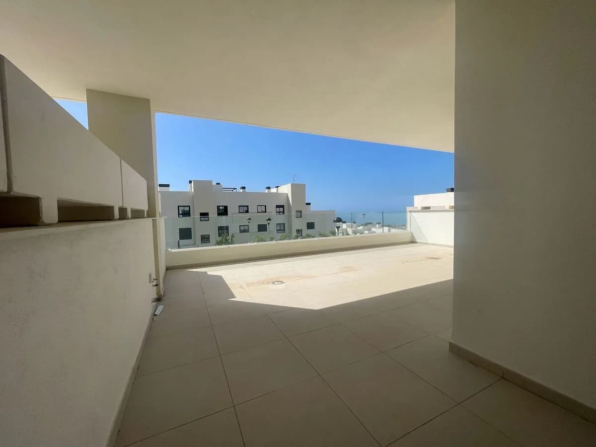 3 Bedroom Ground Floor Apartment for Sale in Benalmadena, Málaga - Image 9