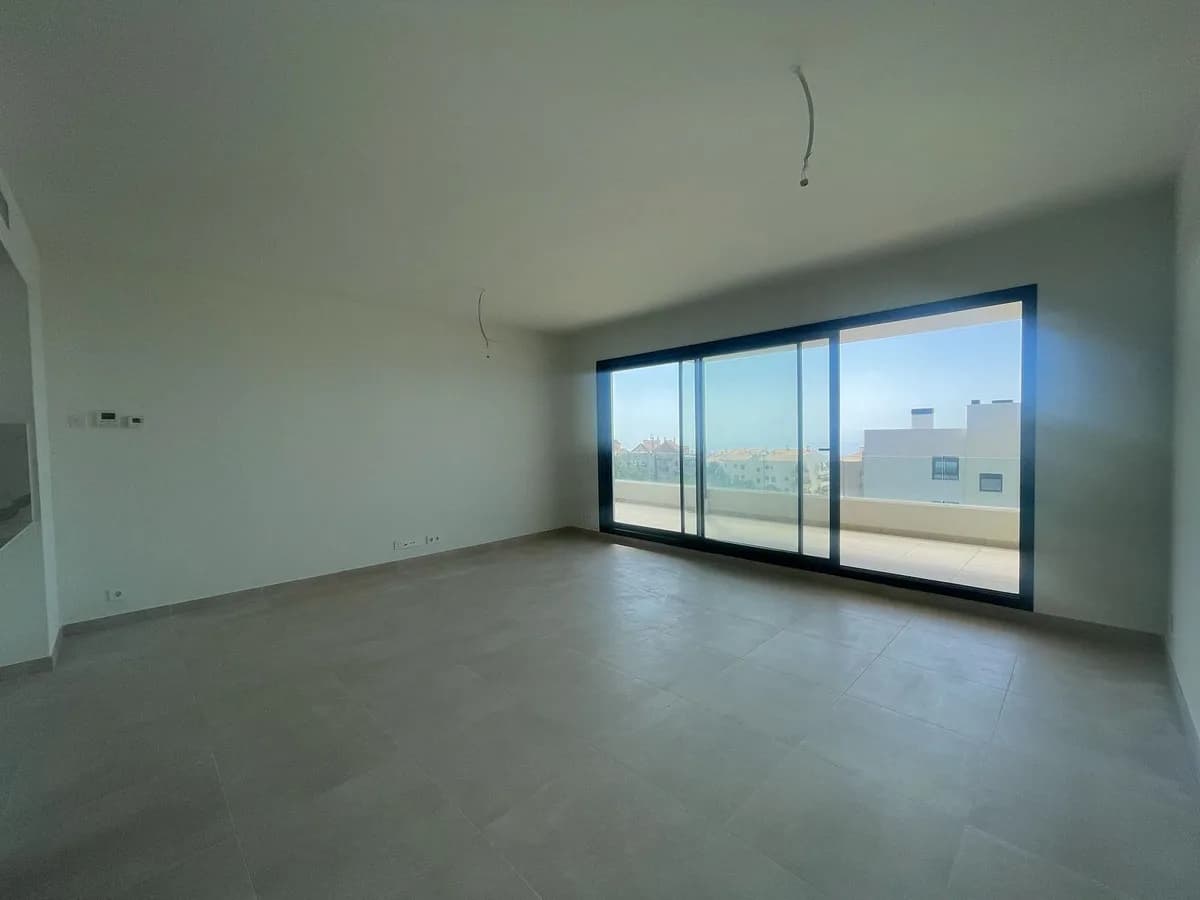 3 Bedroom Middle Floor Apartment for Sale in Benalmadena, Málaga - Image 8