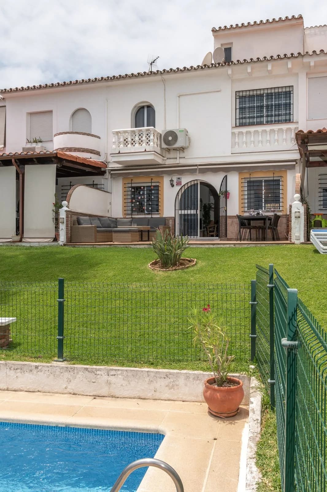 4 Bedroom Townhouse for Sale in Mijas, Málaga - Image 2