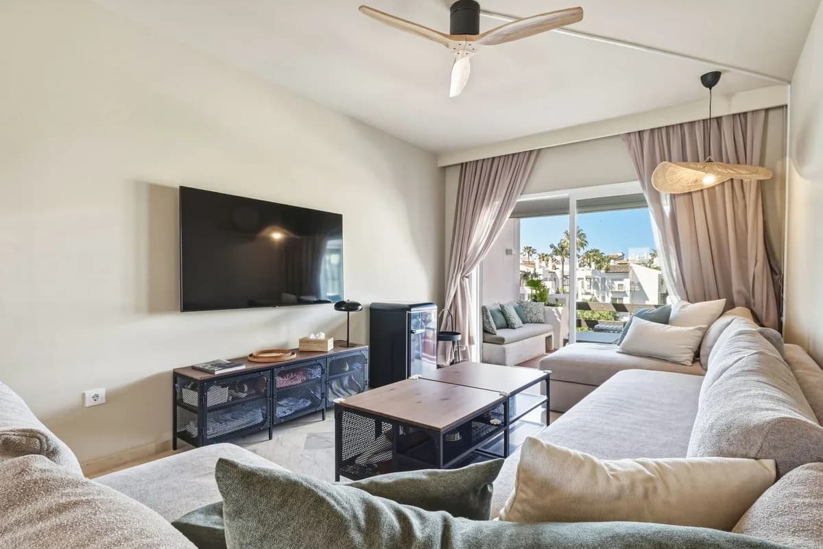2 Bedroom Top Floor Apartment for Sale in Costalita, Málaga - Image 7