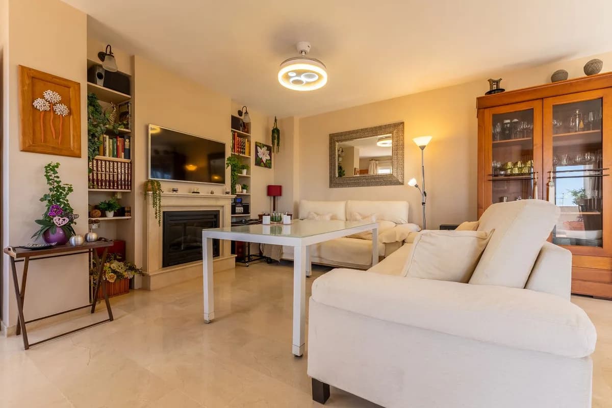 3 Bedroom Penthouse for Sale in Estepona, Málaga - Image 8