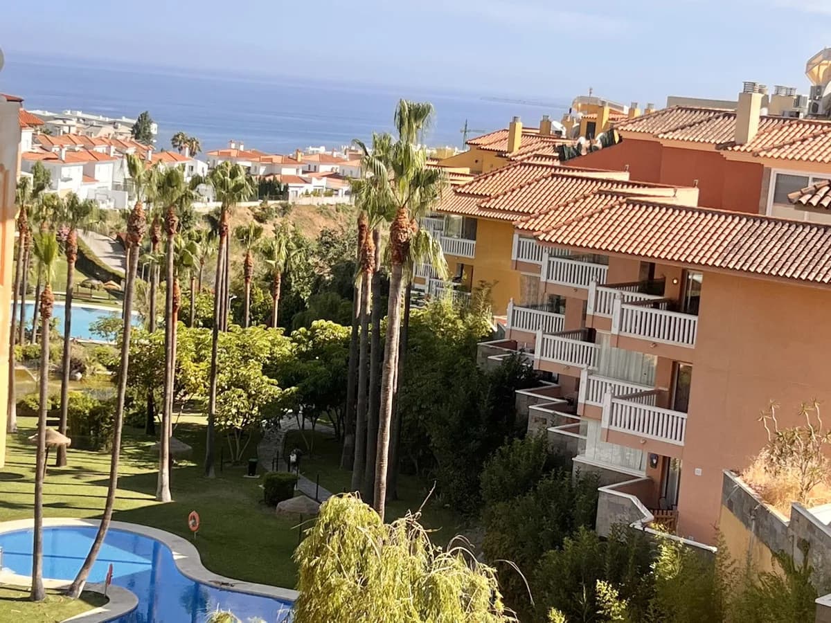 3 Bedroom Middle Floor Apartment for Sale in Fuengirola, Málaga