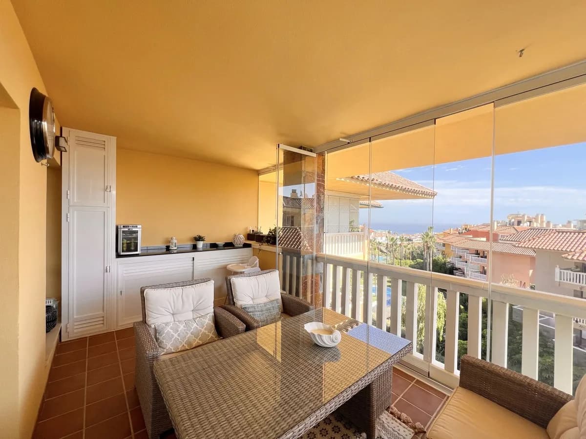 3 Bedroom Middle Floor Apartment for Sale in Fuengirola, Málaga - Image 9