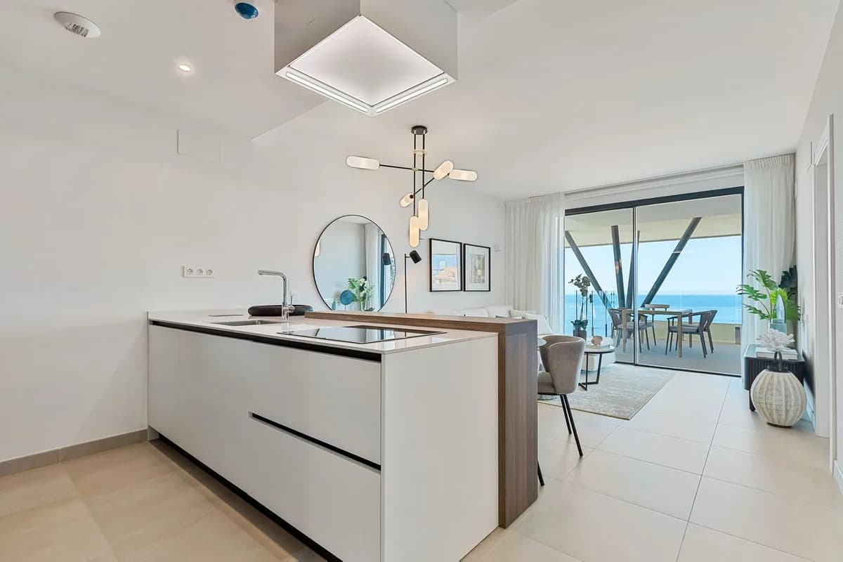 2 Bedroom Middle Floor Apartment for Sale in Fuengirola, Málaga - Image 6
