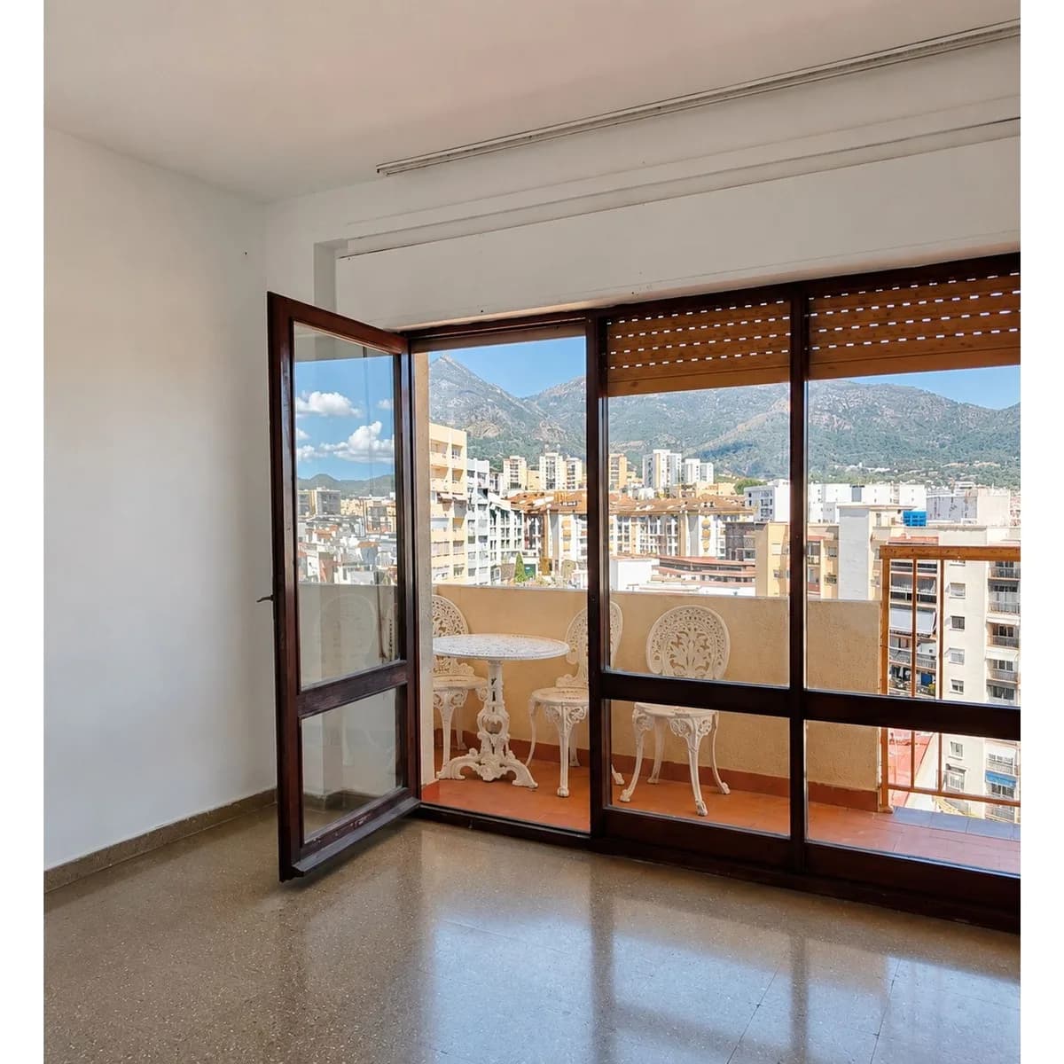 3 Bedroom Top Floor Apartment for Sale in Marbella, Málaga - Image 9