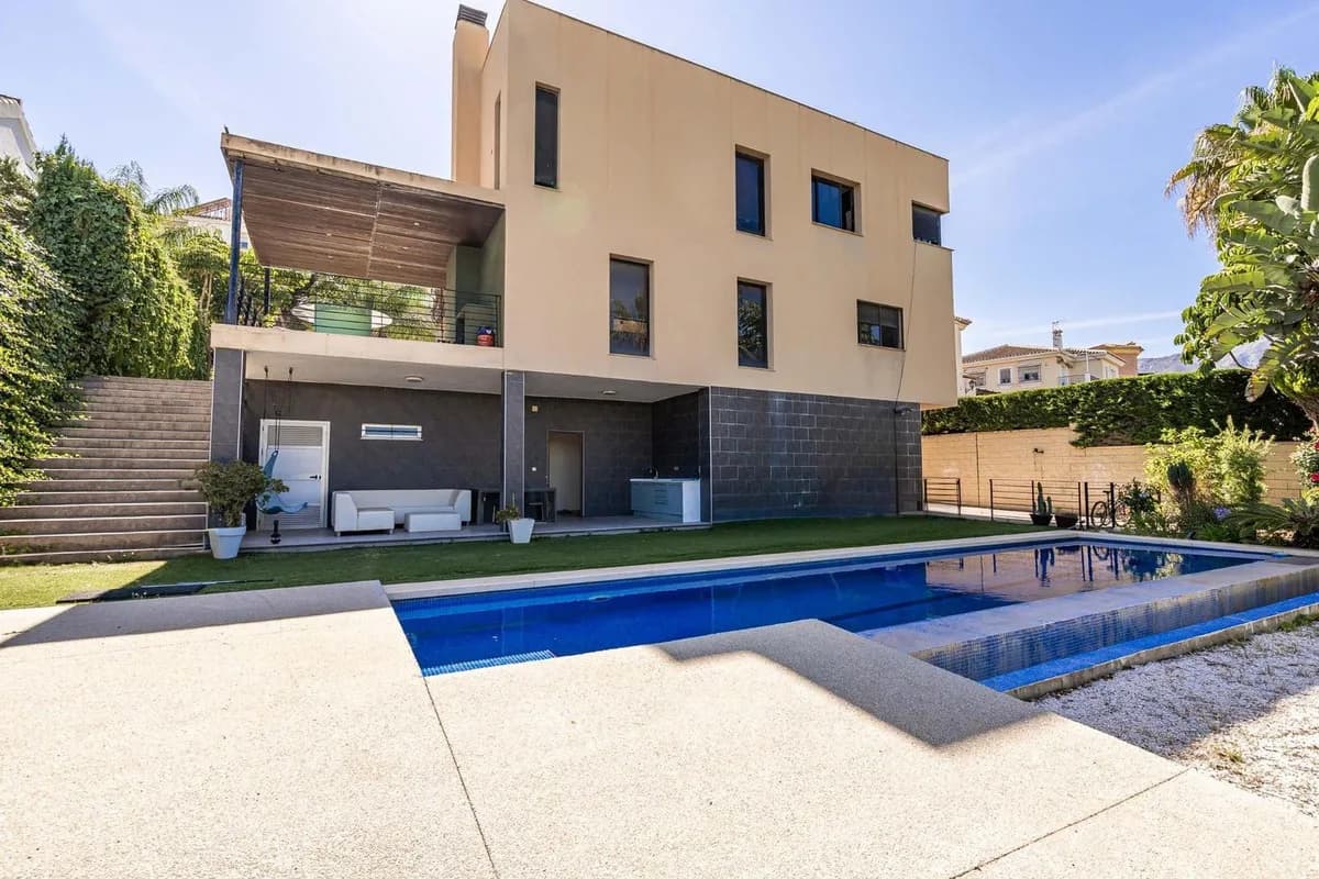 5 Bedroom Detached Villa for Sale in Mijas Costa, Málaga - Image 5