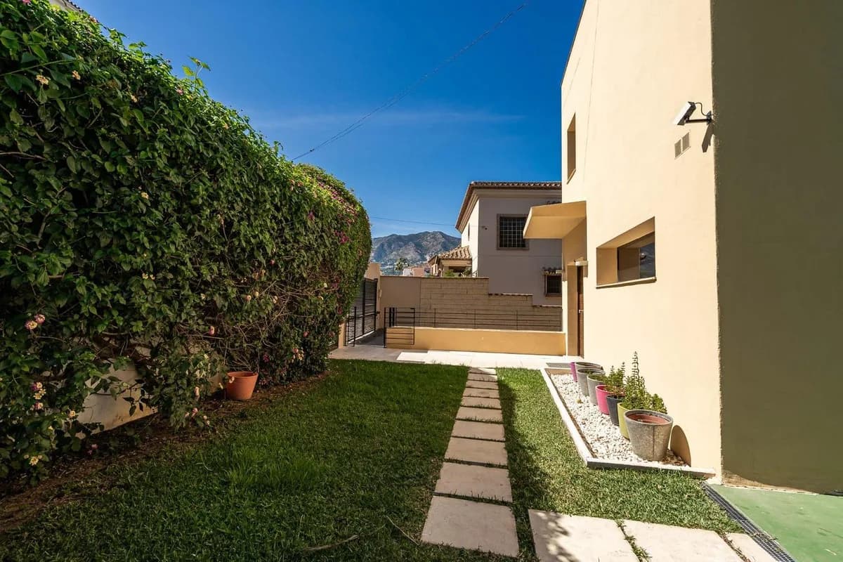 5 Bedroom Detached Villa for Sale in Mijas Costa, Málaga - Image 6