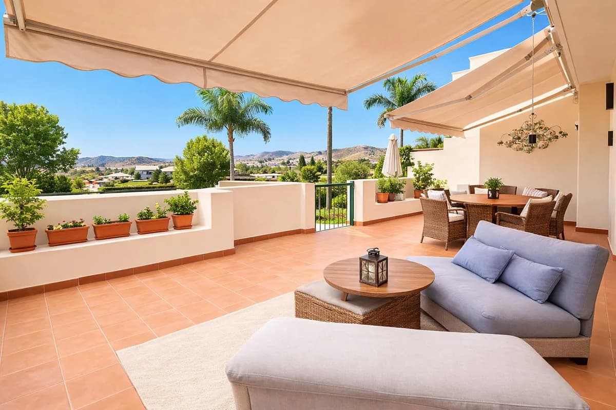 2 Bedroom Ground Floor Apartment for Sale in Benahavís, Málaga