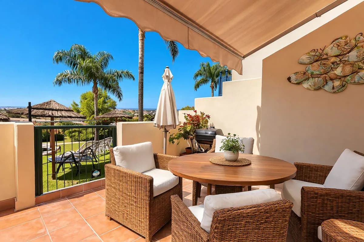 2 Bedroom Ground Floor Apartment for Sale in Benahavís, Málaga - Image 2