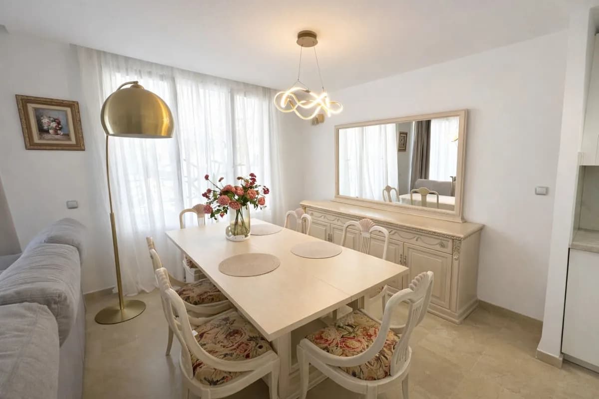 2 Bedroom Ground Floor Apartment for Sale in Benahavís, Málaga - Image 4
