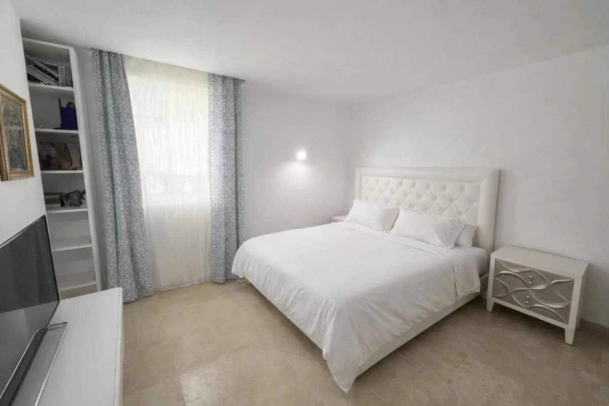 2 Bedroom Ground Floor Apartment for Sale in Benahavís, Málaga - Image 9