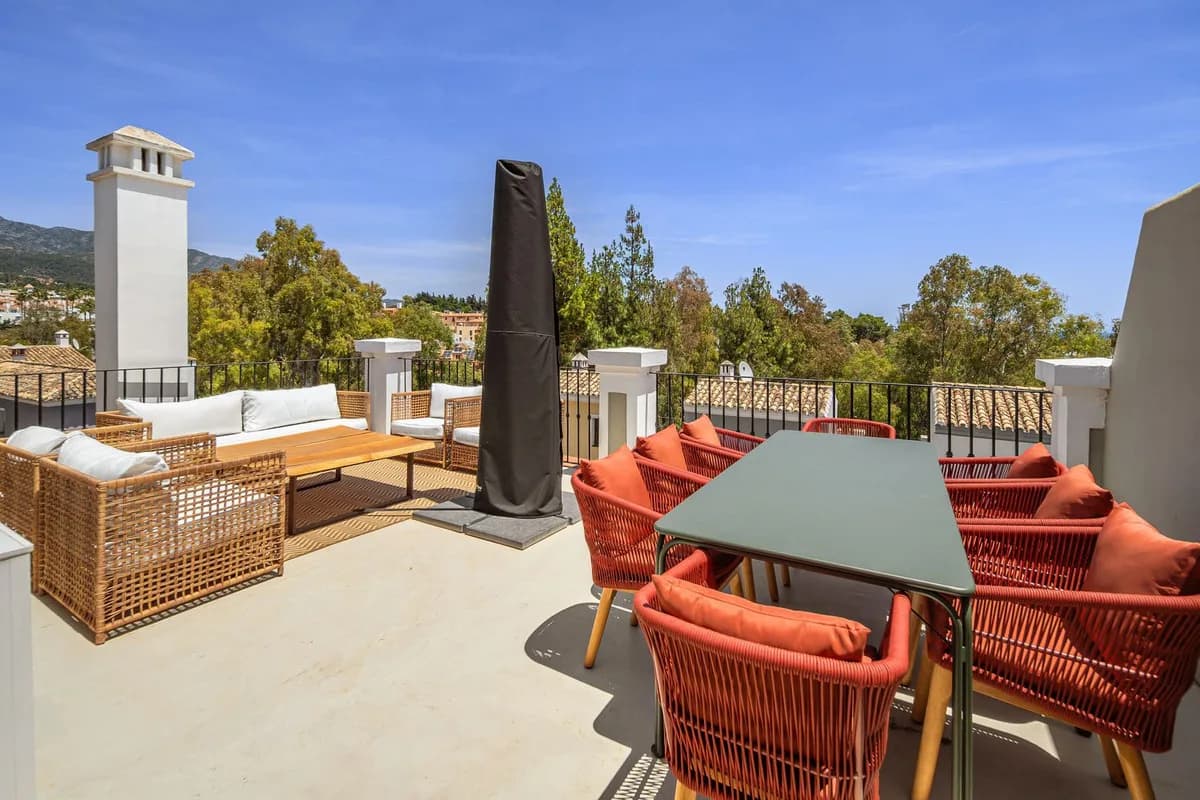 3 Bedroom Townhouse for Sale in The Golden Mile, Málaga - Image 4