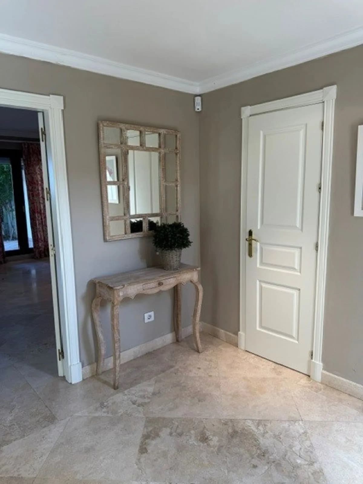 3 Bedroom Townhouse for Sale in El Paraiso, Málaga - Image 3