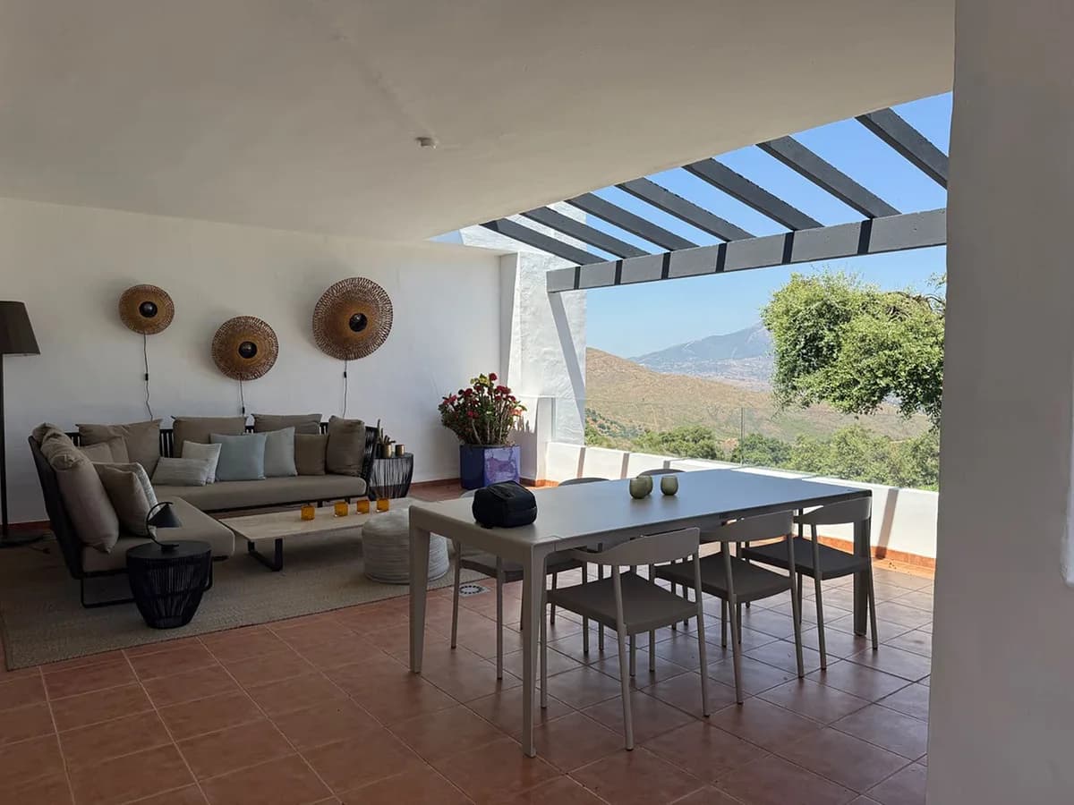 3 Bedroom Middle Floor Apartment for Sale in La Mairena, Málaga - Image 3