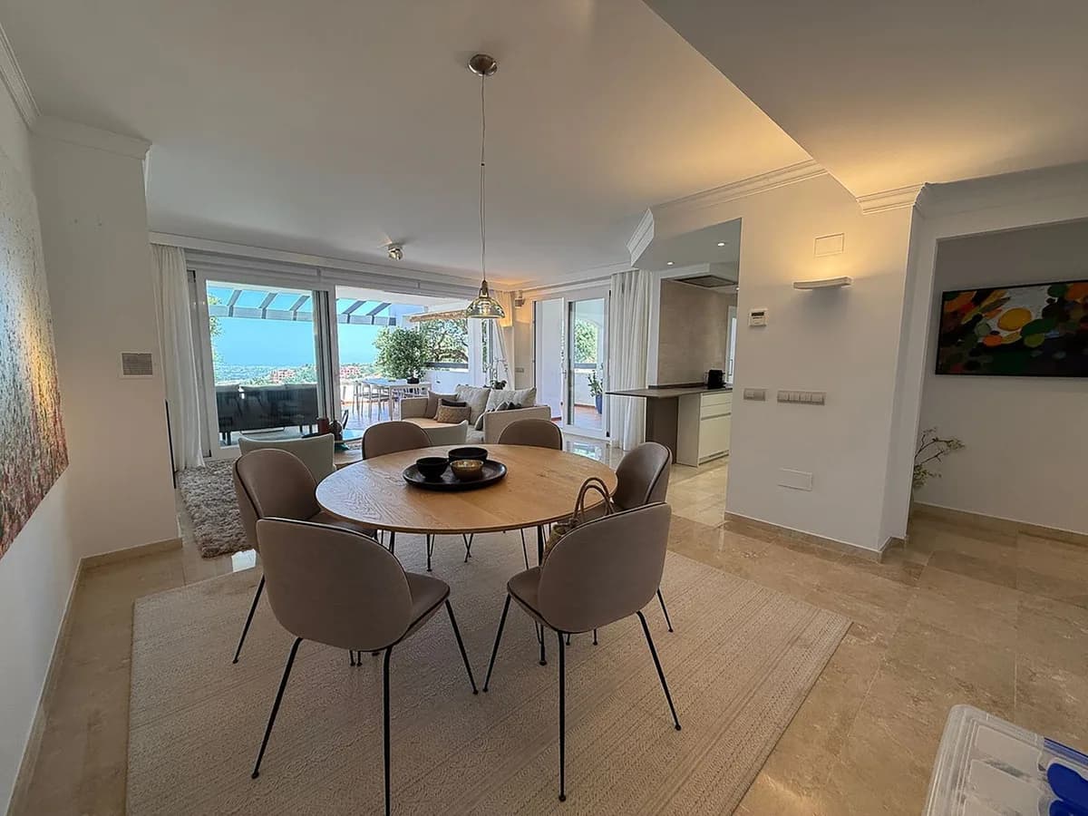 3 Bedroom Middle Floor Apartment for Sale in La Mairena, Málaga - Image 4