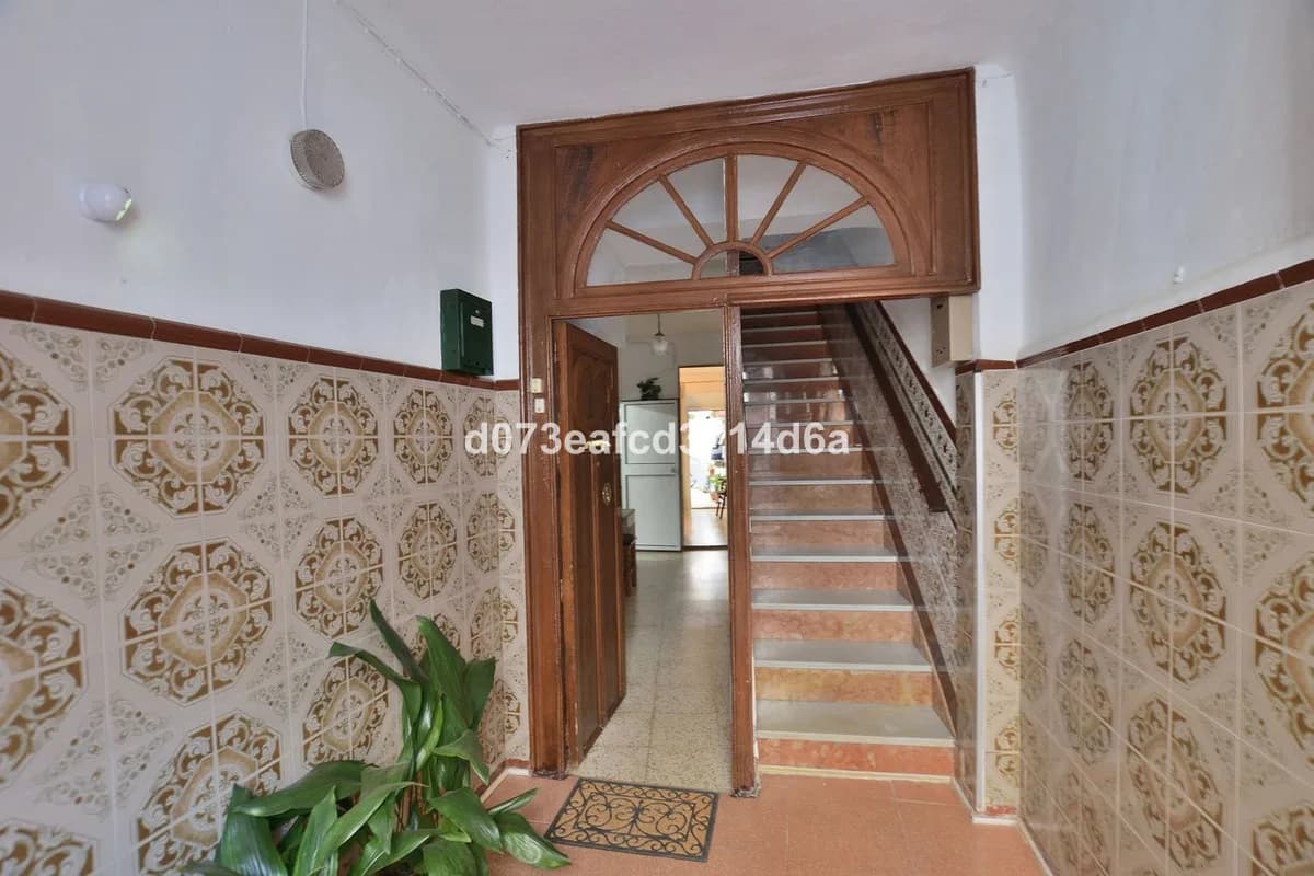 4 Bedroom Ground Floor Apartment for Sale in Ronda, Málaga - Image 2