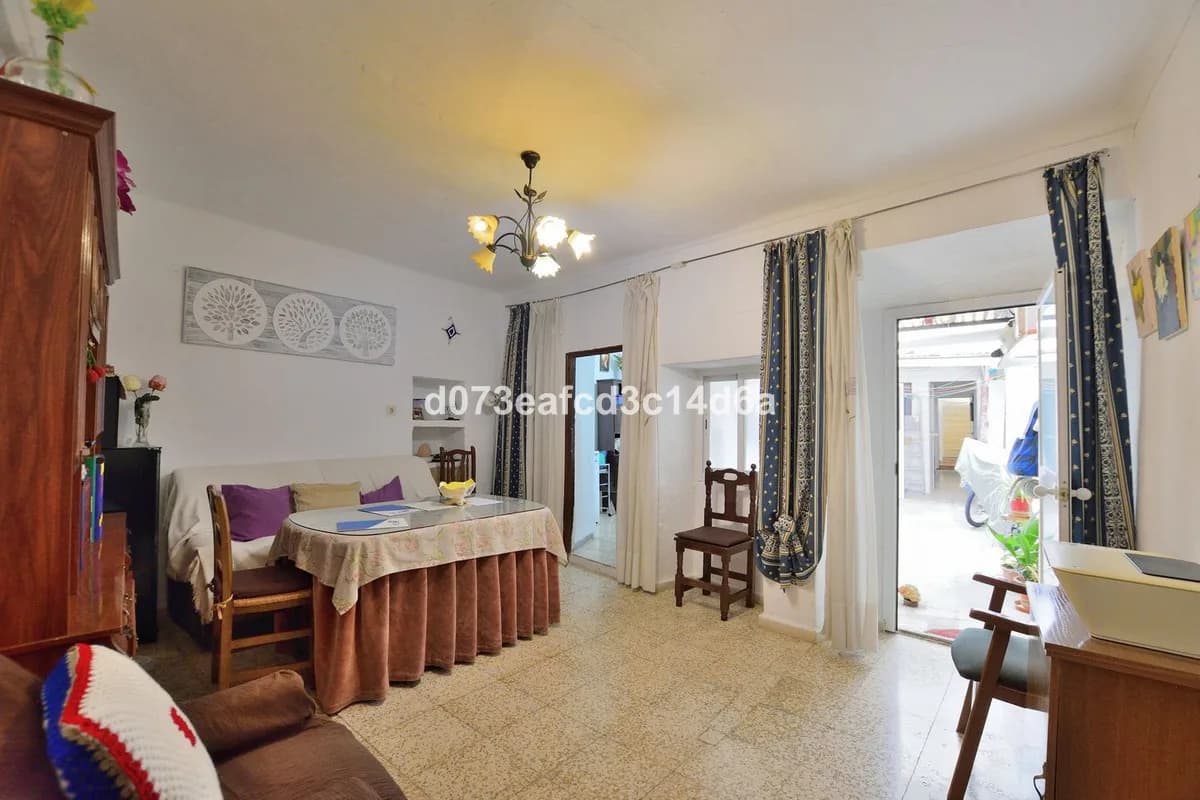 4 Bedroom Ground Floor Apartment for Sale in Ronda, Málaga - Image 7