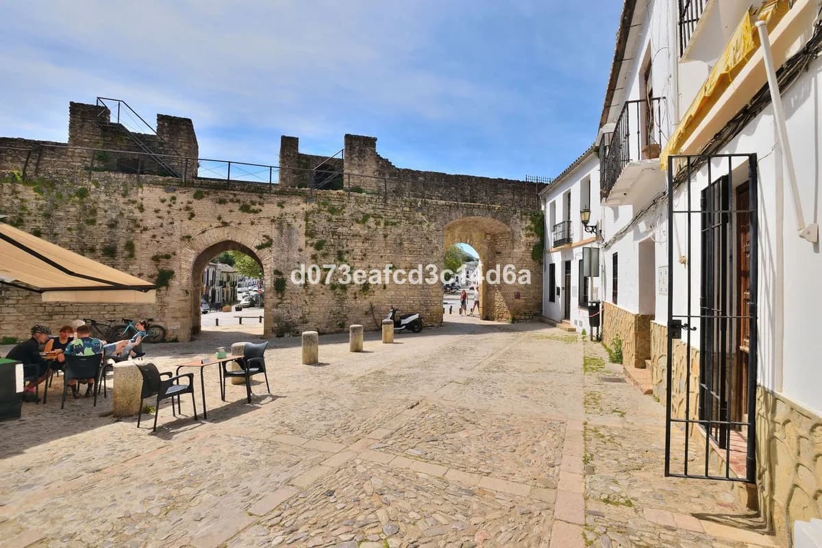 3 Bedroom Penthouse Duplex for Sale in Estepona, Málaga - Image 2